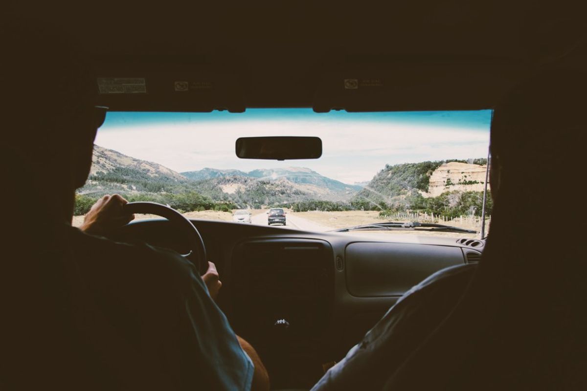20 Thoughts You Have While On A Road Trip