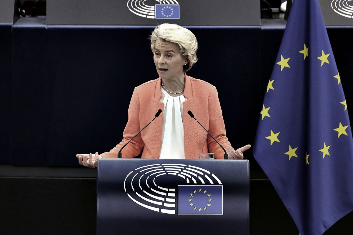 L’Ue promette aiuti ma ci lascia soli. Meloni invita Ursula sull’isola assediata