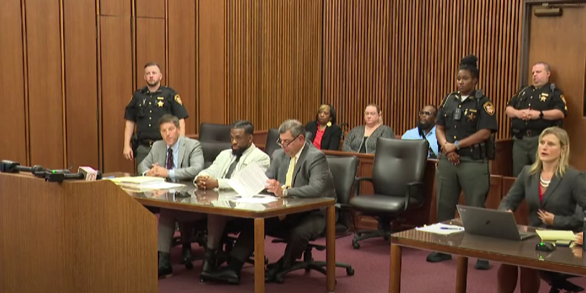NextImg:Two former police officers in Cleveland sentenced to prison after robbing motorists during traffic stops