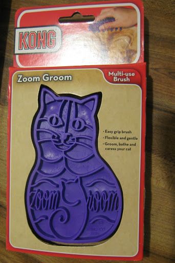 kong zoom groom cat brush