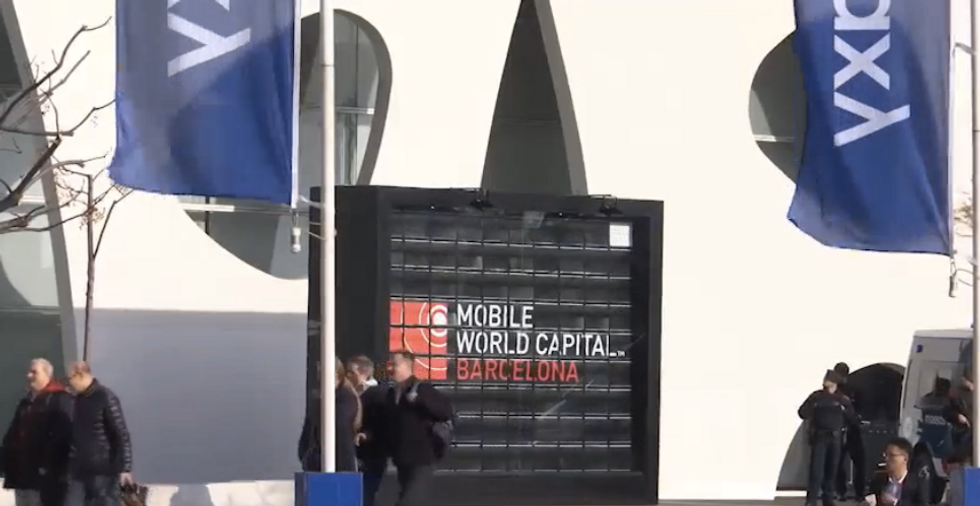 Zuckerberg Surprises at Mobile World Congress + LG's Lego-like Smartphone