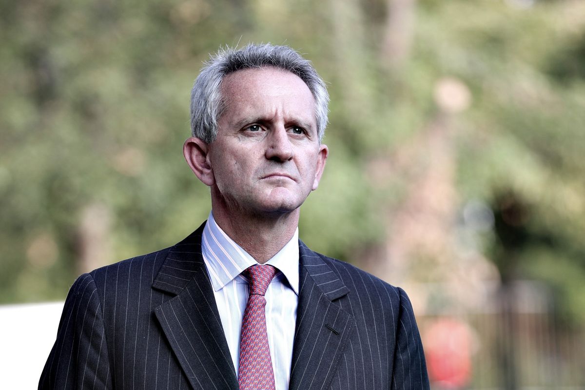 Mediobanca, il duello arriva fino in Bce. E l’esecutivo si sfila