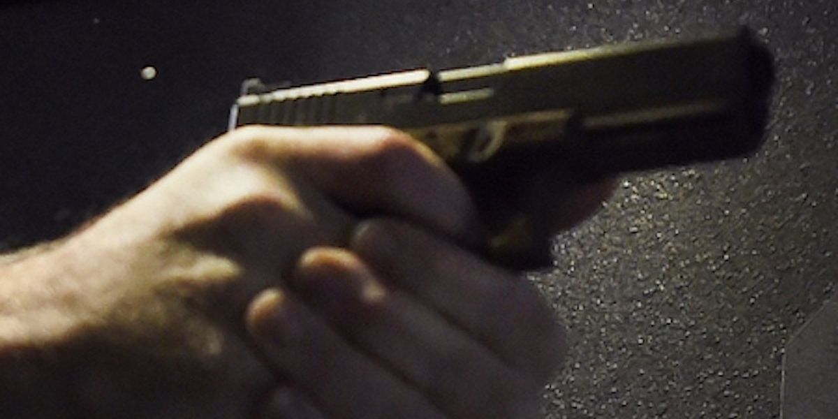NextImg:Gun-toting Good Samaritan saves the day after robber pistol-whips Family Dollar clerk and grabs cash, police say