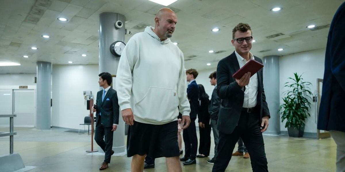 NextImg:Reporter tried eating at NYC's finest restaurants dressed like Sen. John Fetterman — it went as expected