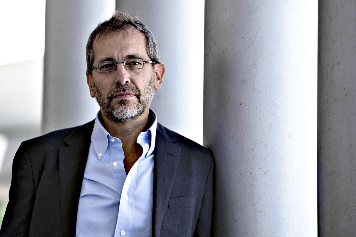 Piangono per i migranti discriminati ma fino a ieri escludevano i «no vax»