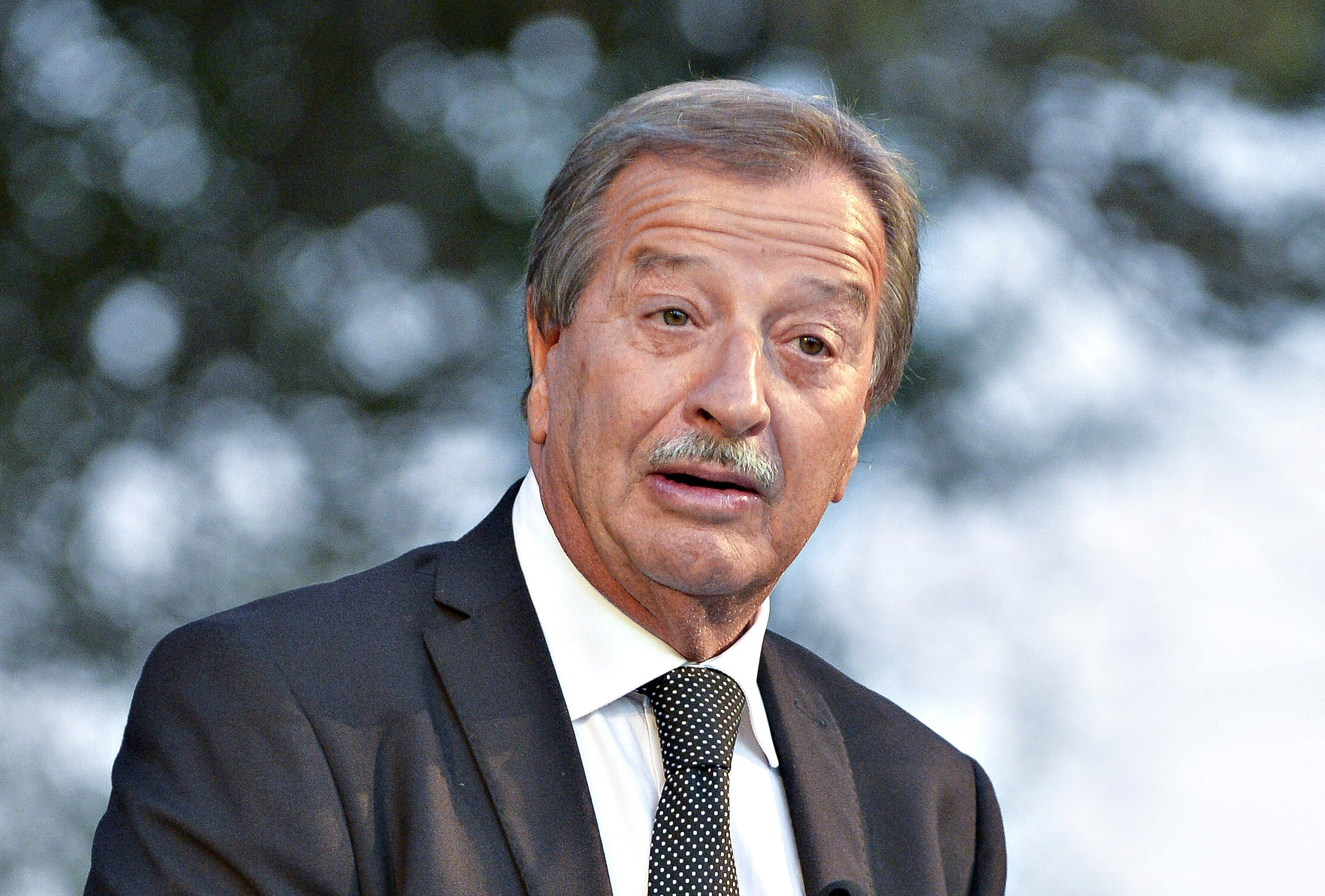 Il sindaco «hot» offrì un incarico al marito di una delle amanti