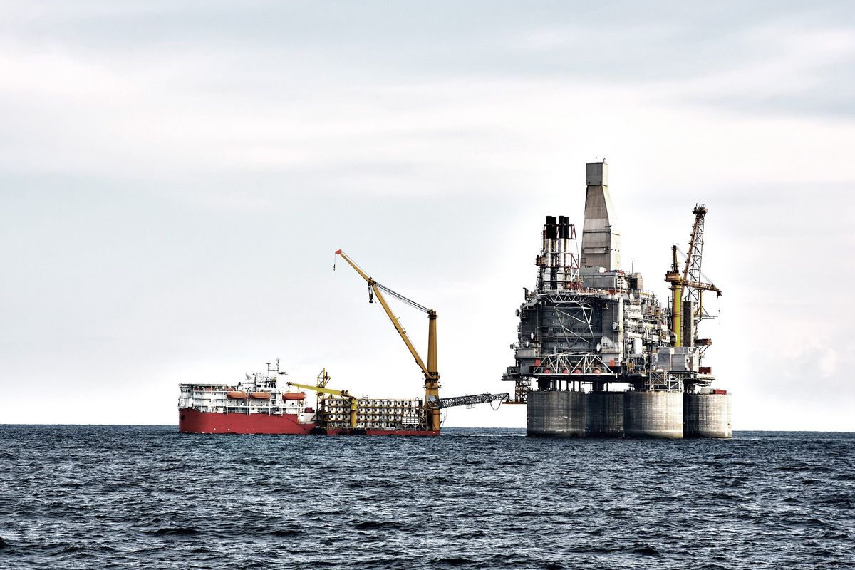 Con lo stop dell’export russo dimentichiamoci di trovare benzina e diesel sotto i 2 euro