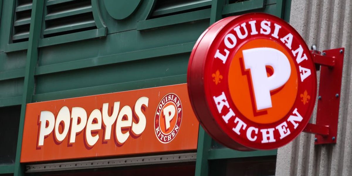 NextImg:Las Vegas man fires into a Popeyes restaurant just hours after he was fired: report