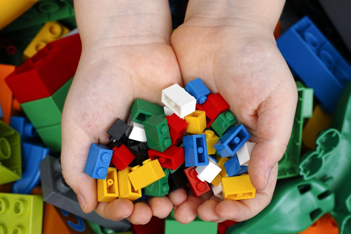 Lego rinuncia alla plastica riciclata. Si è accorta che emette più C02
