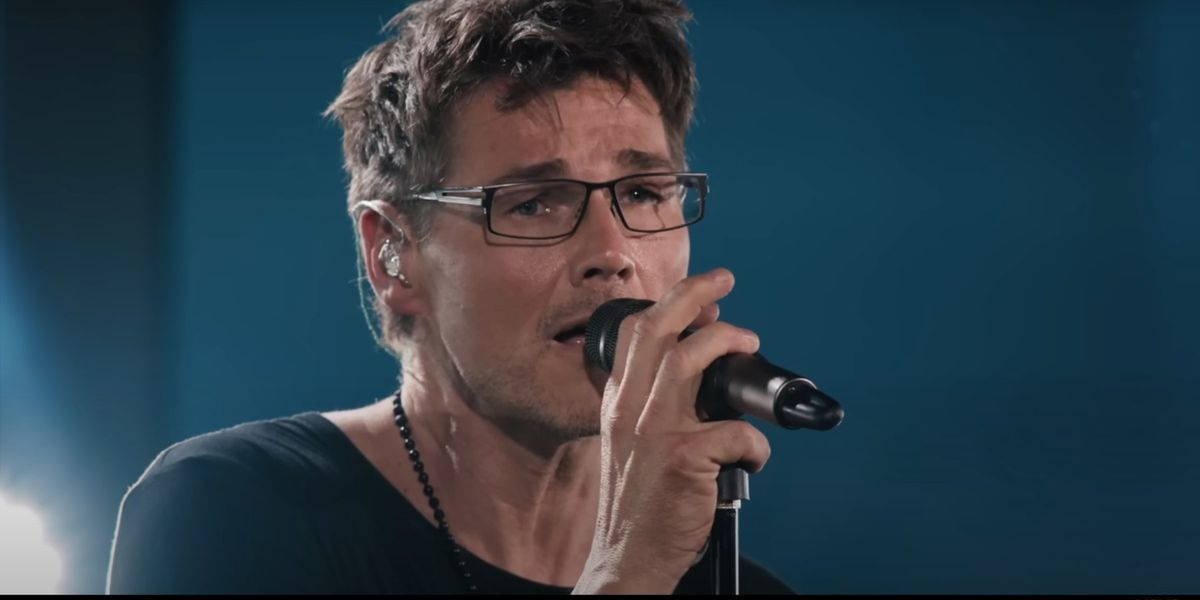 A-ha's stripped-down, slowed-down performance of 'Take On Me' is a must-see