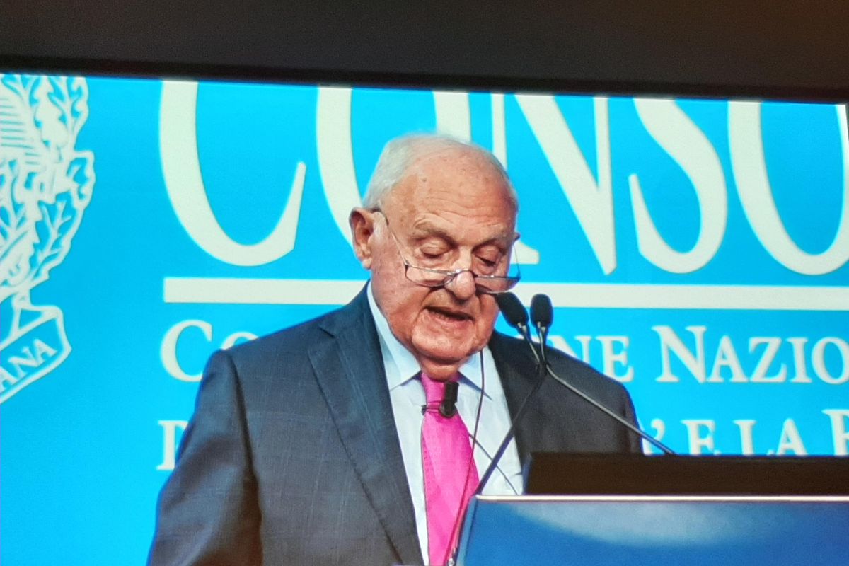 Palazzo Chigi tira dritto sul ddl Capitali. Savona critico