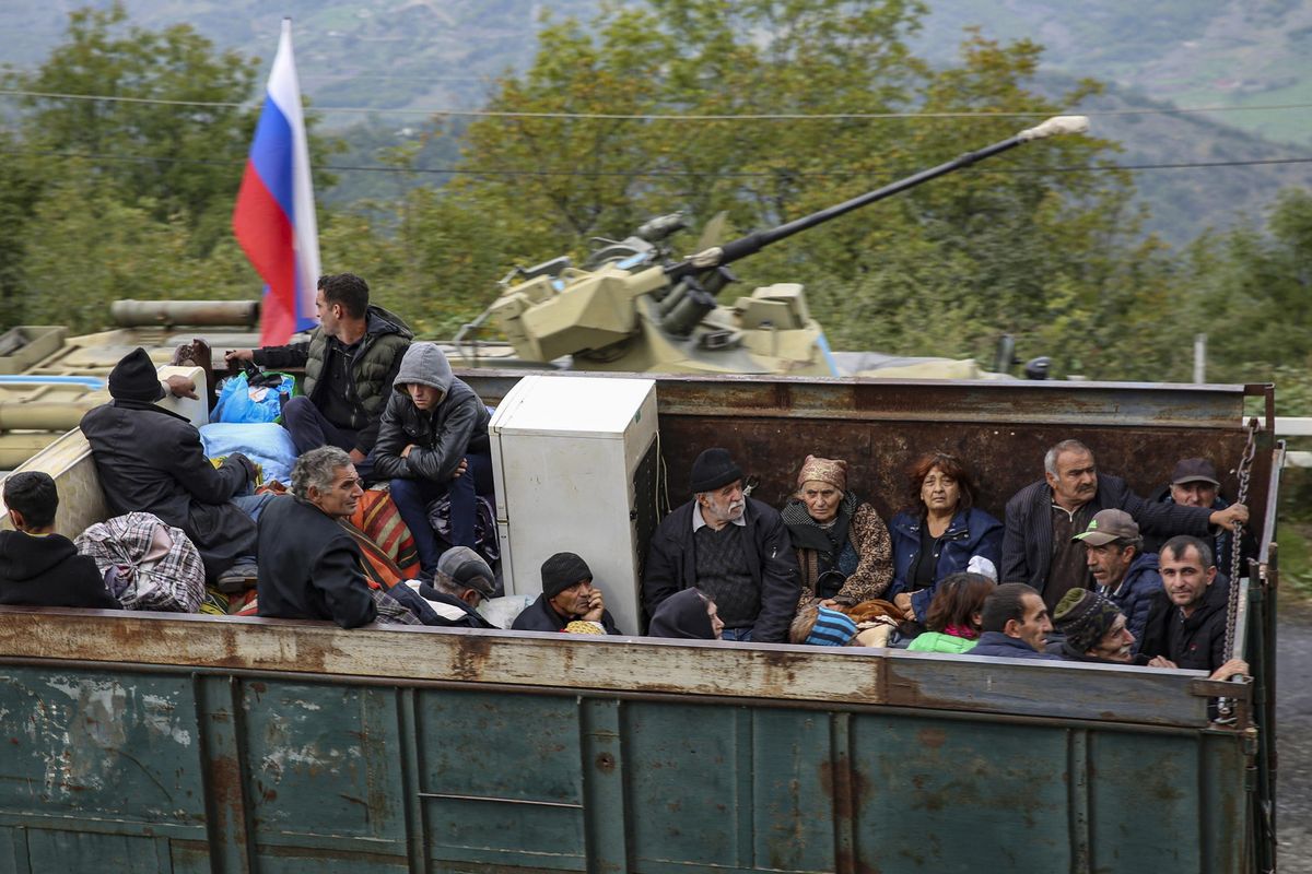 Migliaia di profughi in fuga dal Nagorno. Bruxelles se la cava mandando due soldi
