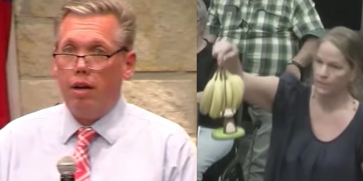 NextImg:Activists demand Texas mayor resign over gift of bananas called a 'global symbol of white supremacy and hatred of Black people'
