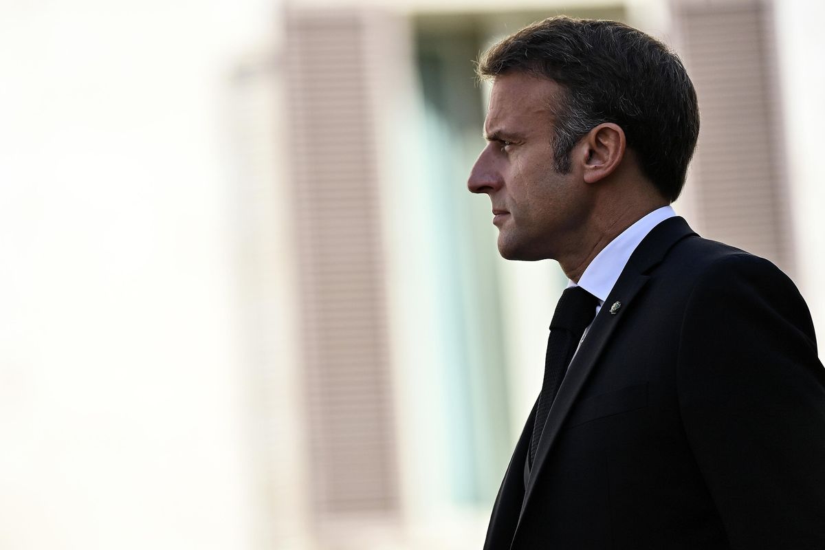 Macron vuol condonare i clandestini