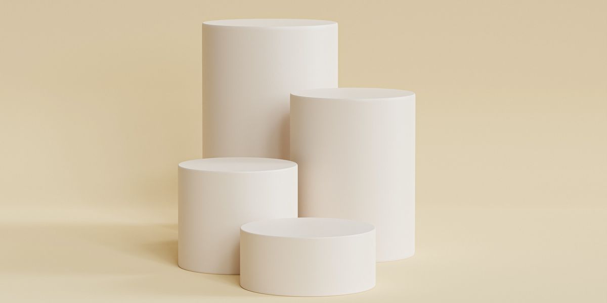 Empty white pedestals for displaying products in advertising 