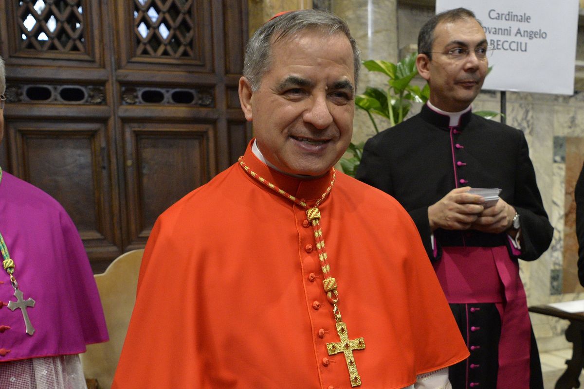 Speculazioni con l’obolo di S. Pietro: «Becciu & C. rimborsino 177 milioni»