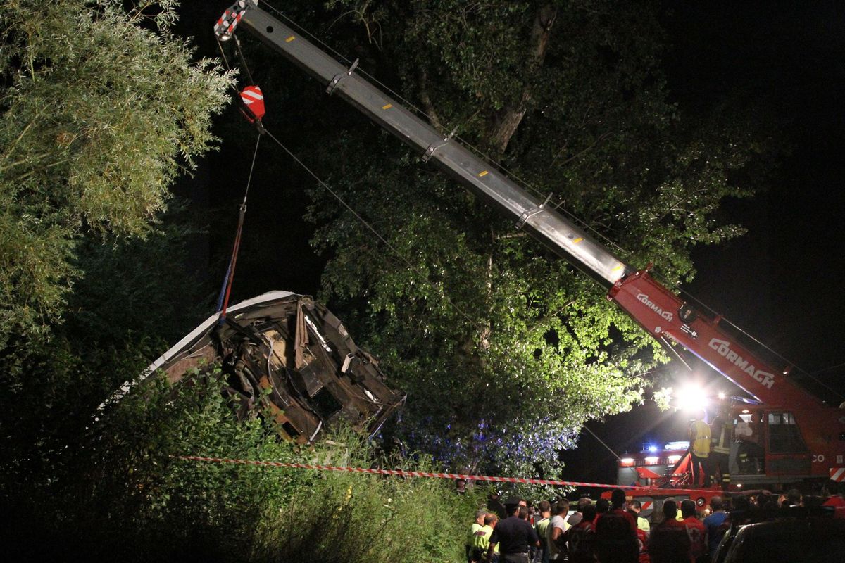 L’ex ad di Autostrade condannato a 6 anni per i 40 morti del bus caduto dal viadotto
