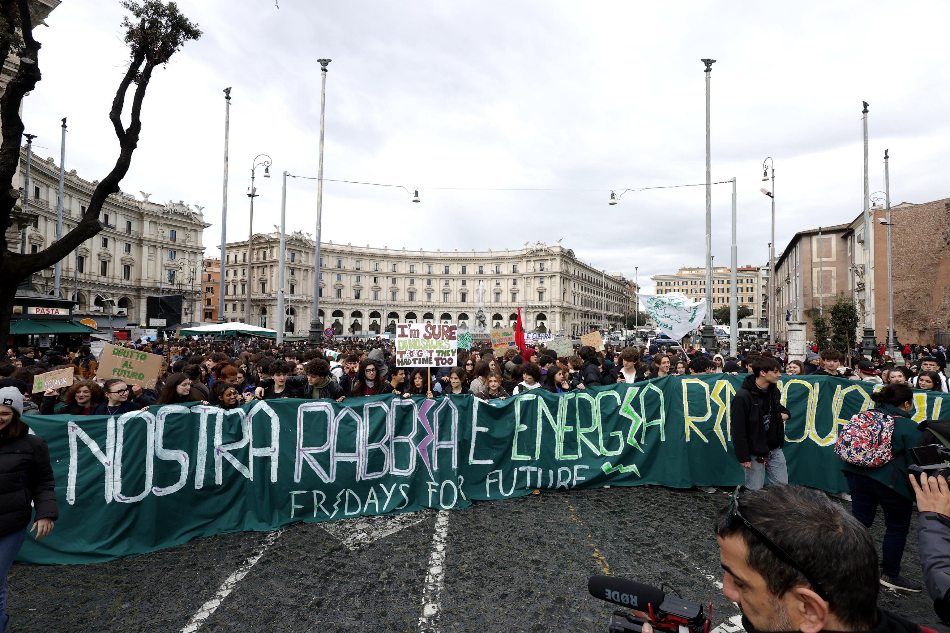 Pure i docenti incitano gli alunni a marinare la scuola «per il clima»