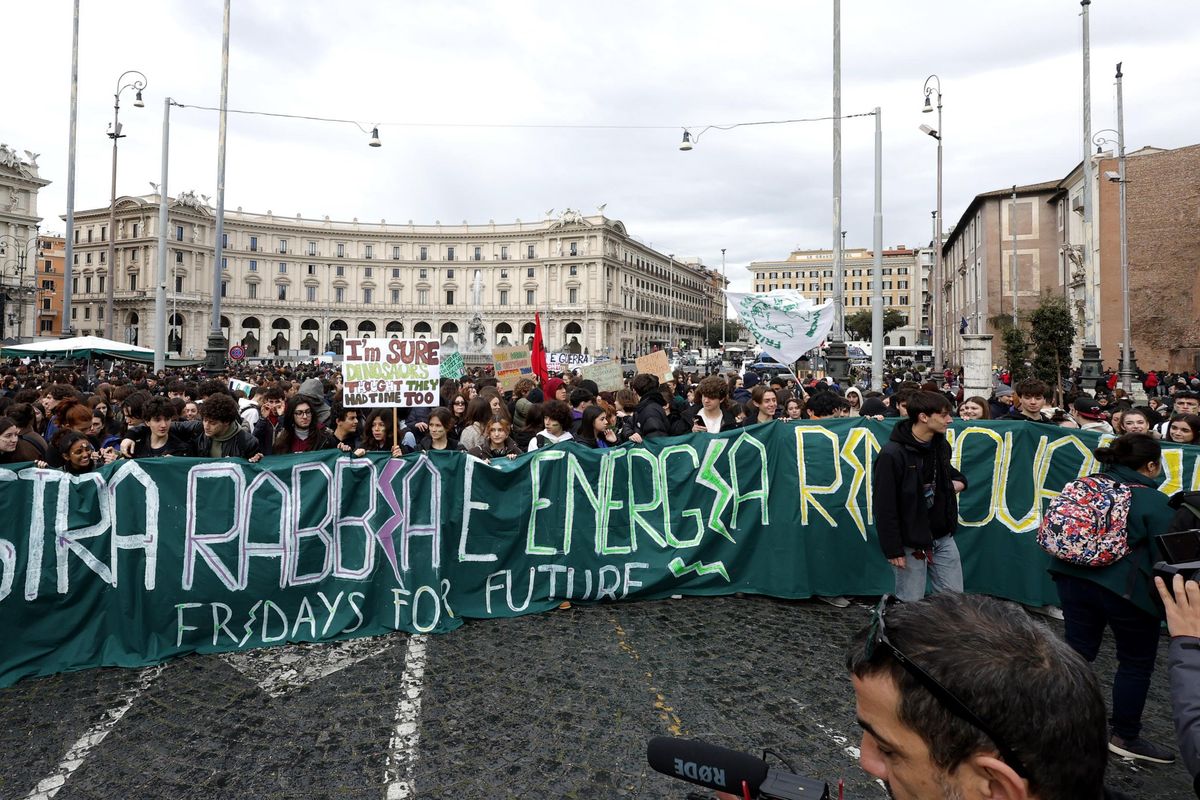 Pure i docenti incitano gli alunni a marinare la scuola «per il clima»