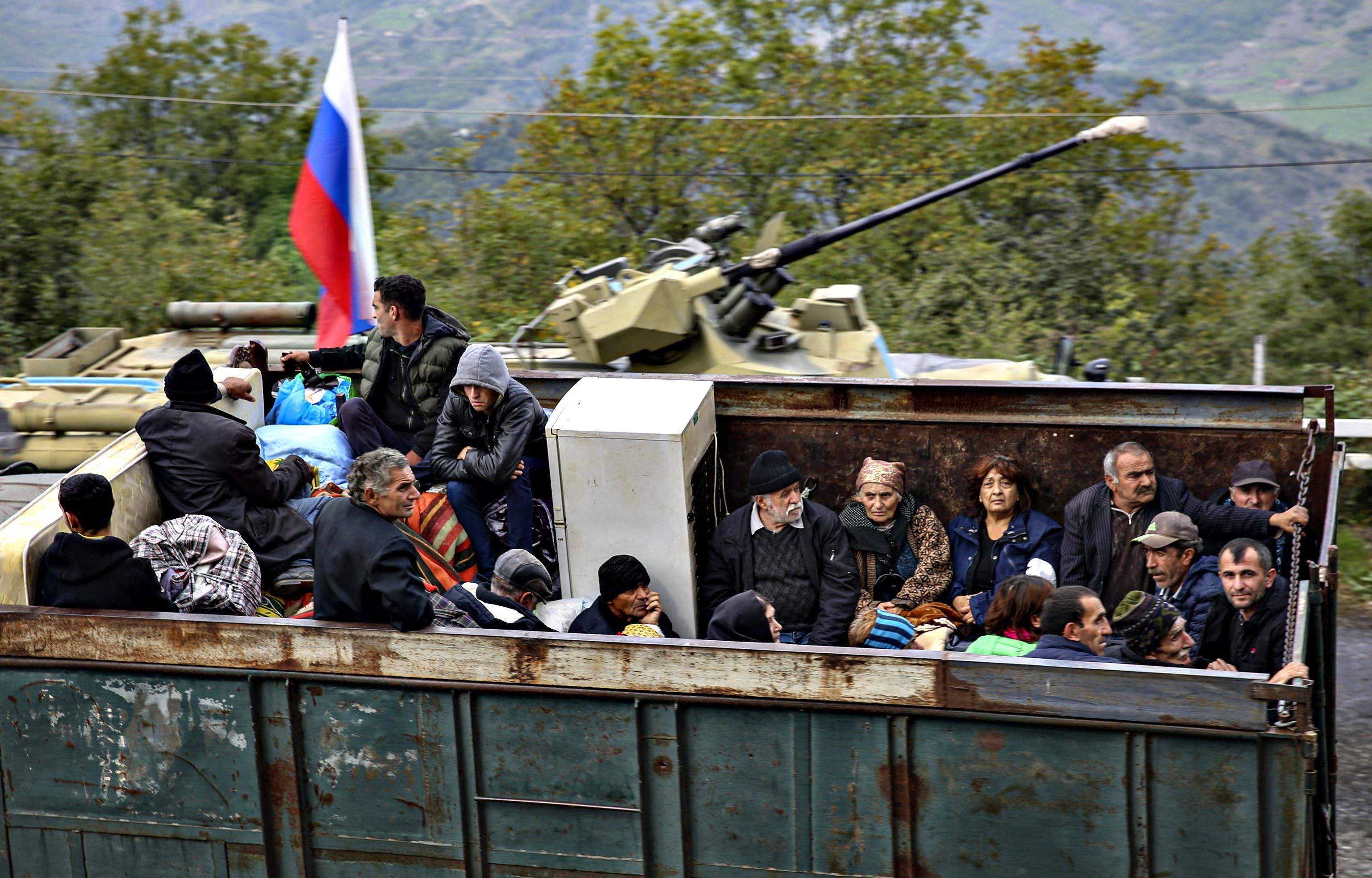 L’Ue che ci rifila i clandestini ignora i disperati armeni in fuga da una vera guerra