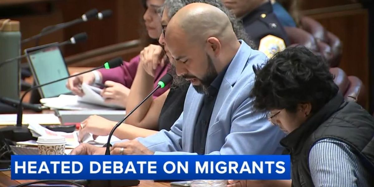 NextImg:Chicago leaders debate city's 'sanctuary' status amid growing migrant crisis — weigh pushing decision to voters