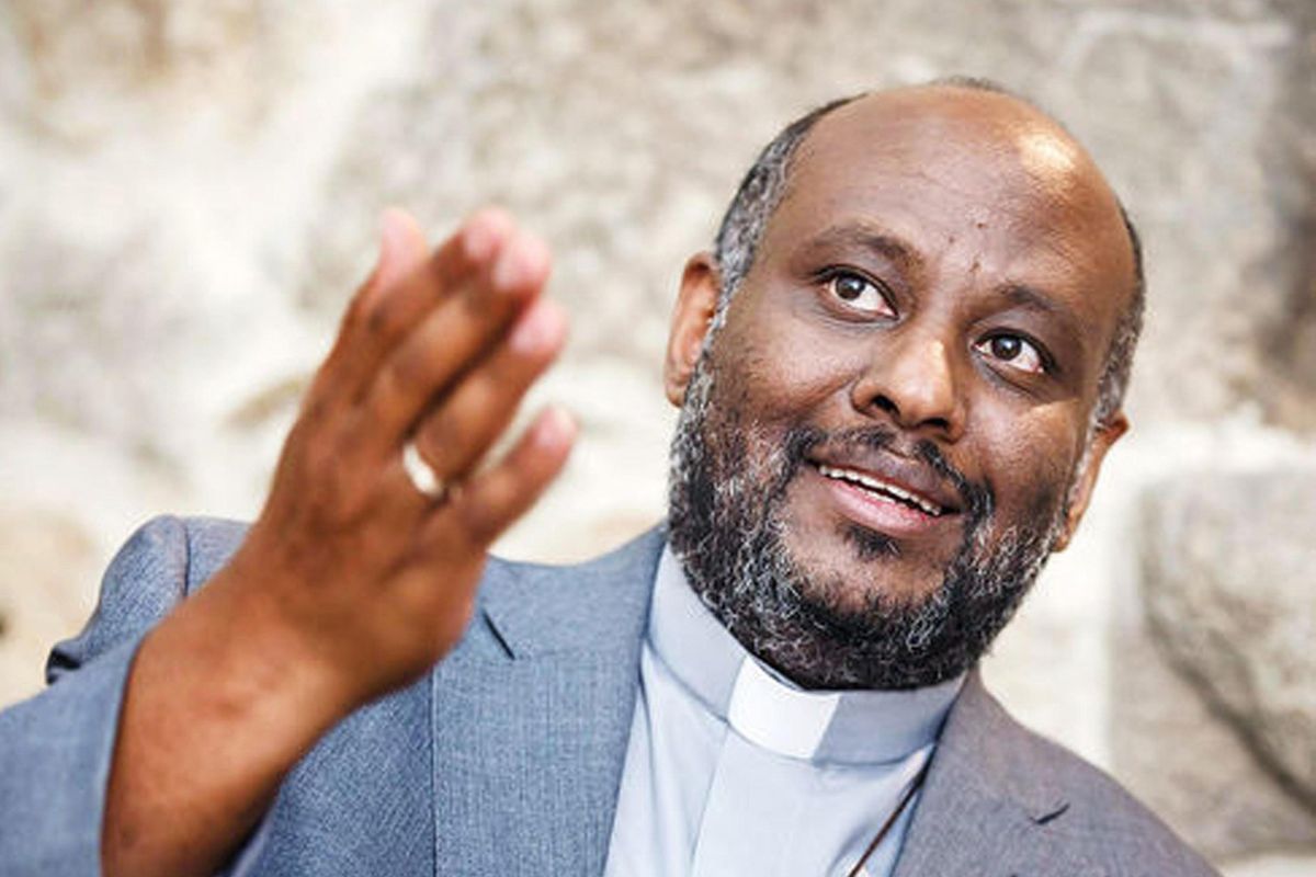 Il quotidiano dei vescovi scende in campo. E tira calci