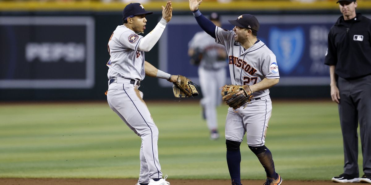 Astros' Jose Altuve records 2,000th career hit 