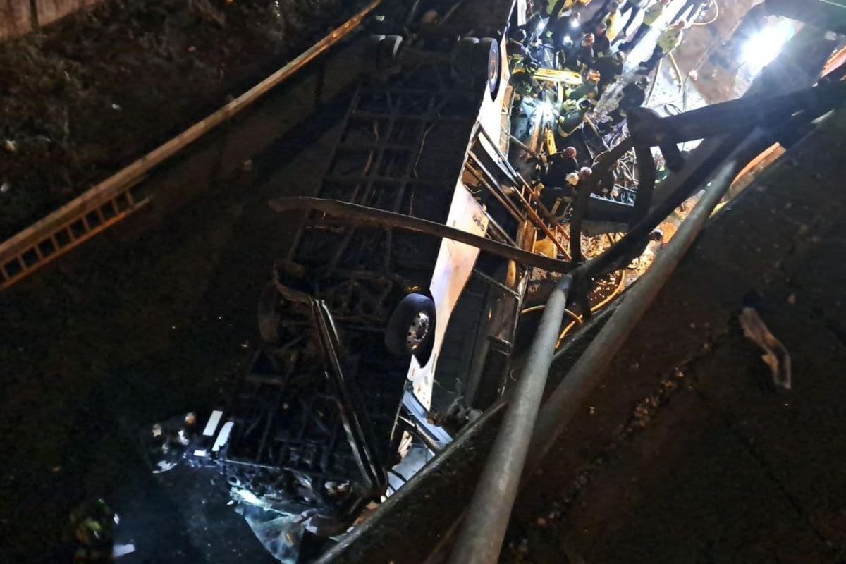 Tragedia a Mestre. Un autobus precipita dal cavalcavia, morti e feriti