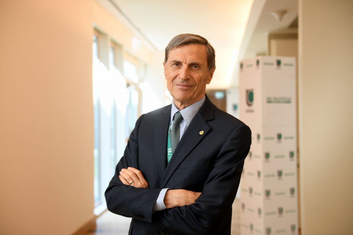 Lo ammettono: premio per zittire il dissenso