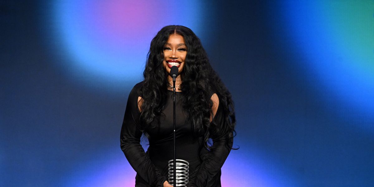 SZA Says She's Not The Poster Child For Insecurity & Talks 'Childish' Past With Drake