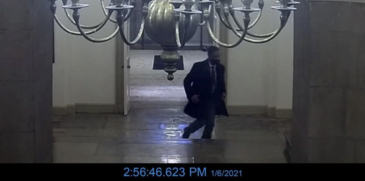 NextImg:Capitol Police officer appears to have given false Jan. 6 testimony about Oath Keepers, Blaze Media investigative journalist says: 'It just did not happen'