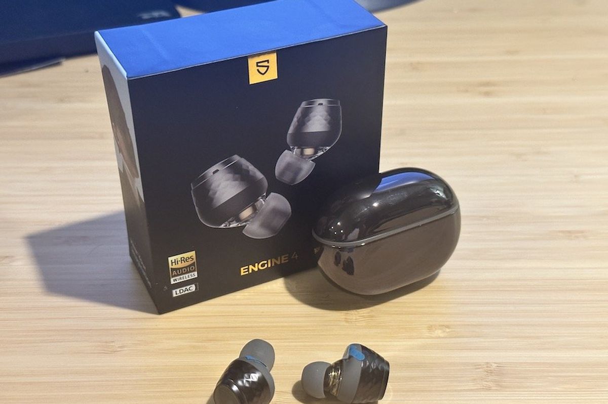 photo of SoundPEATS Engine4 earbuds unboxed