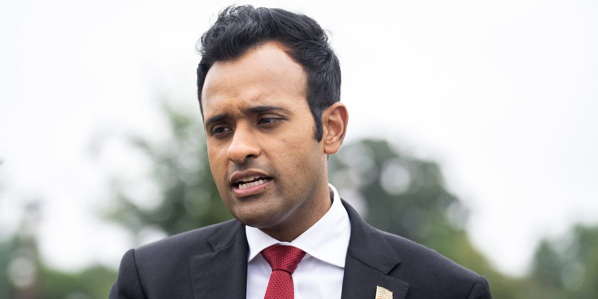 NextImg:Vivek Ramaswamy says protesters rammed their car into his after he debated them at campaign stop
