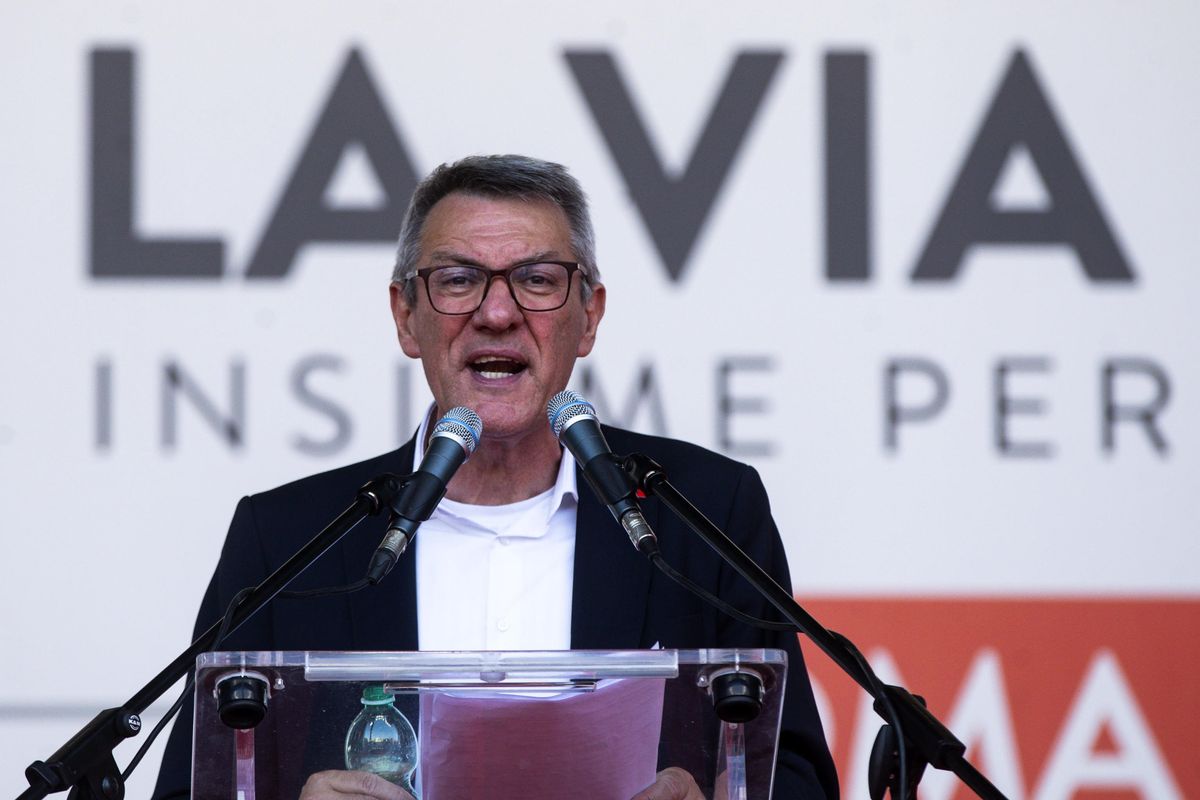 Meno di 50.000 in piazza. Il partito Landini-Schlein non piace neanche a sinistra