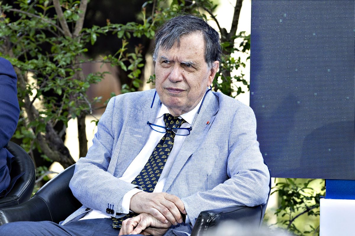 Cacciò il Papa. Parisi ora fa l’ecochierichetto