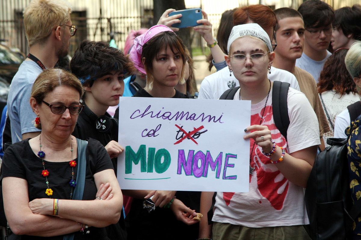 L’autogol del centrodestra lombardo spalanca la porta al gender in aula