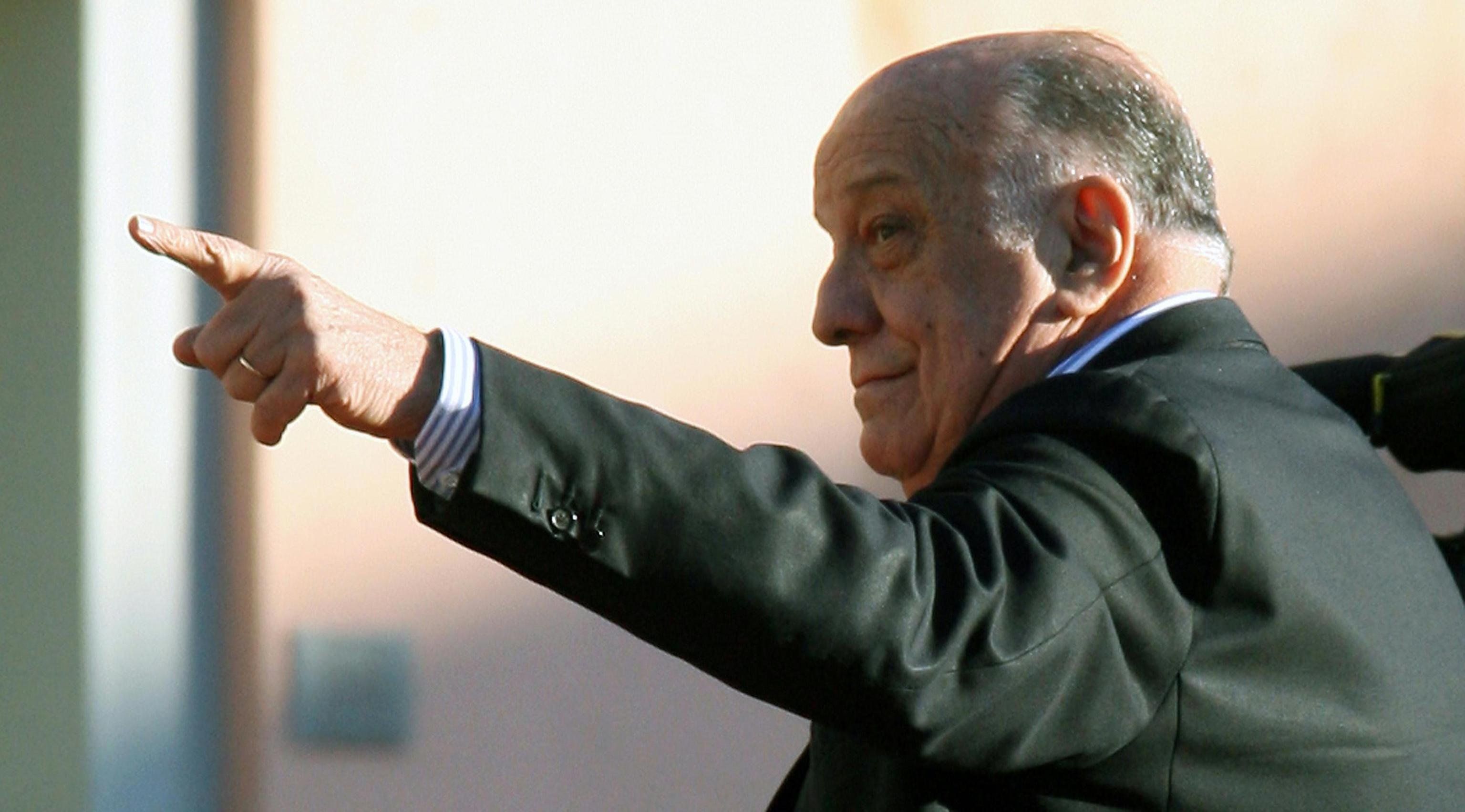 L’uomo «un gradino sotto Dio» ha salito l’ultimo