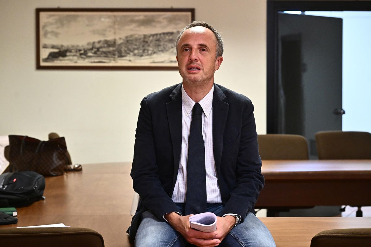 «Anziana circuita per soldi». Conto sequestrato a Sansa. Un rogito dopo la donazione