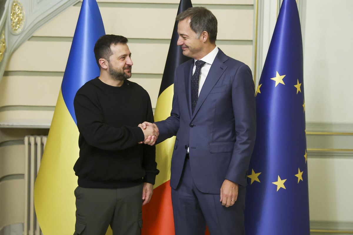 Zelensky fa una comparsata alla Nato per mettere pressione all’Occidente