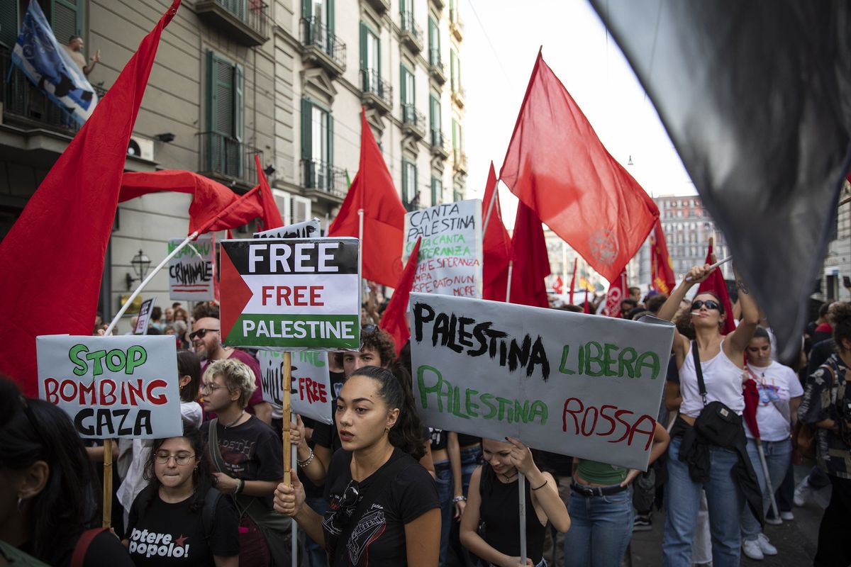 Scontri a Roma tra collettivi e polizia. E Sala ora sfugge ai presidi pro Israele