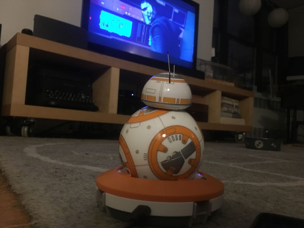 ‘the Force Awakens’ Bb-8 So He Can Watch ‘star Wars’ With You - Gearbrain