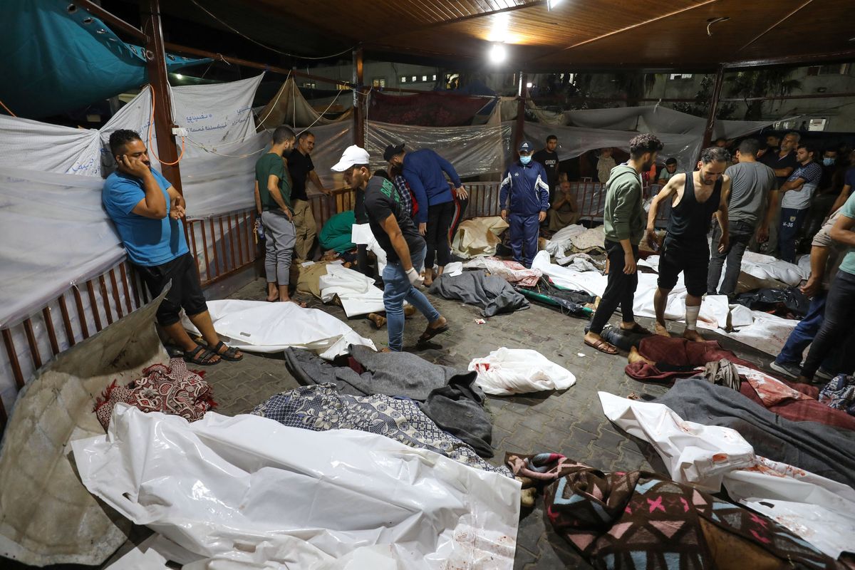 Esplode ospedale a Gaza, centinaia di morti