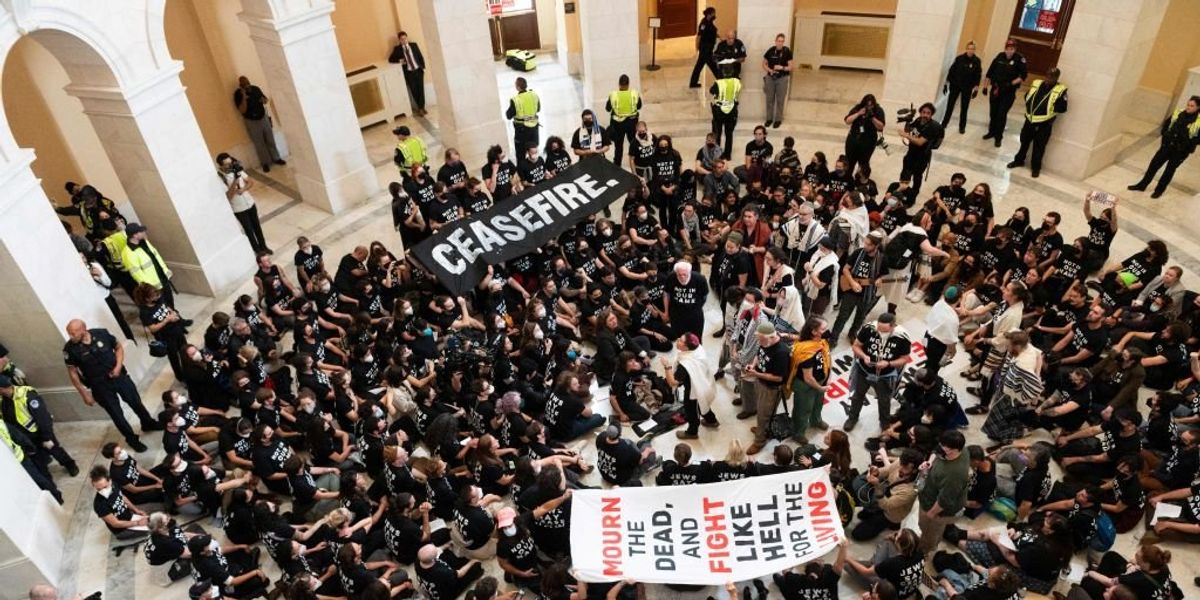 NextImg:'We warned the protestors to stop': US Capitol Police arrests people who demonstrated in a congressional building