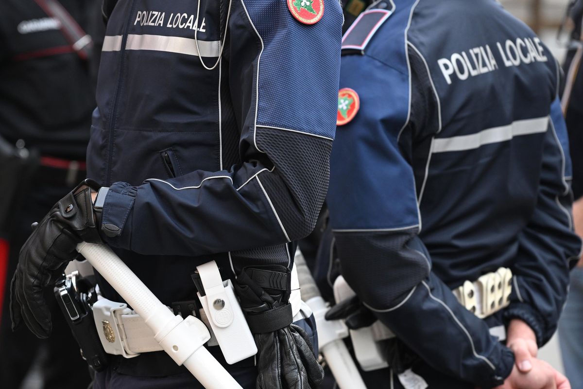 Ragazzo fermato per ore per uno scambio di persona. Ma il sindaco non si scusa