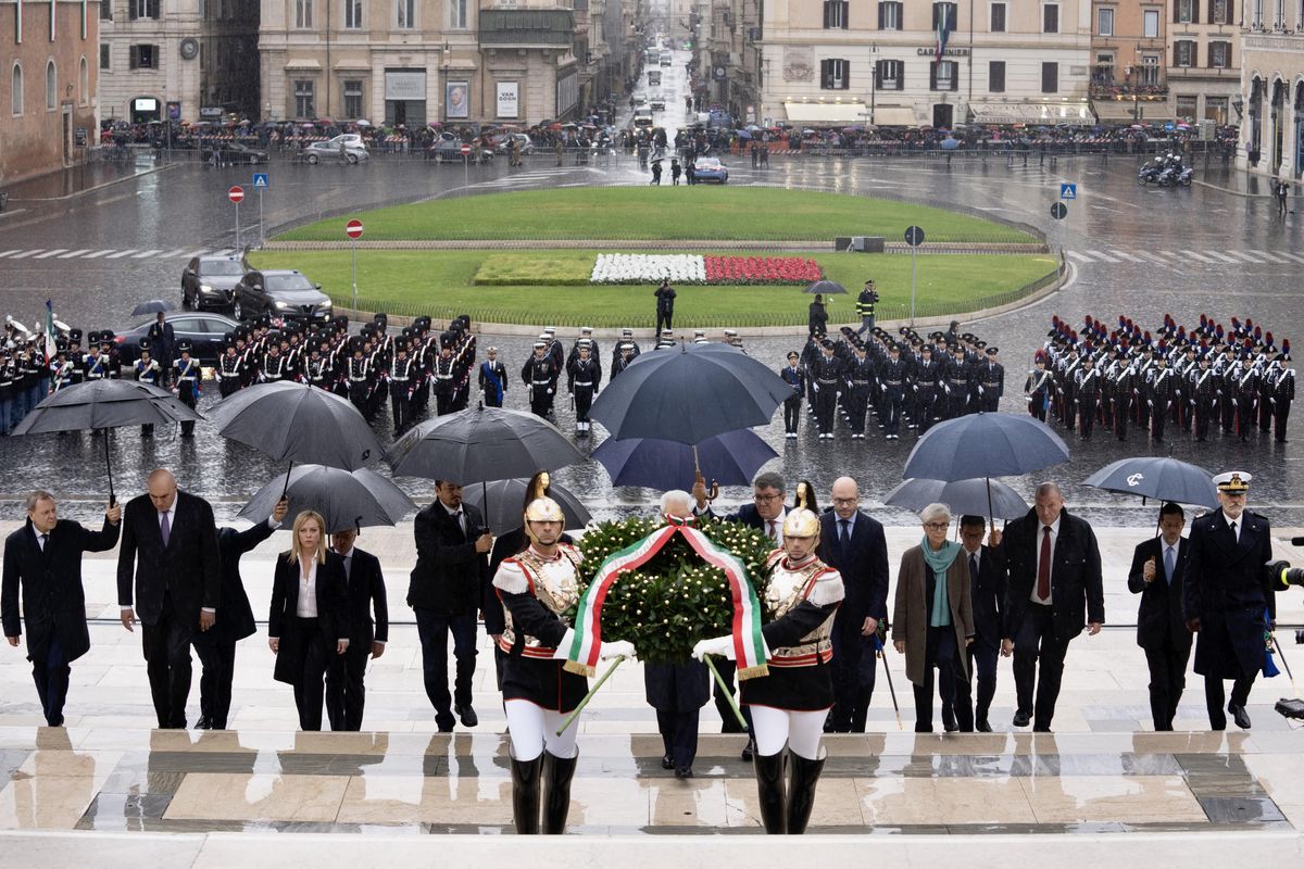 Basta con i pretesti. Lega e Forze armate hanno il diritto di scendere in piazza
