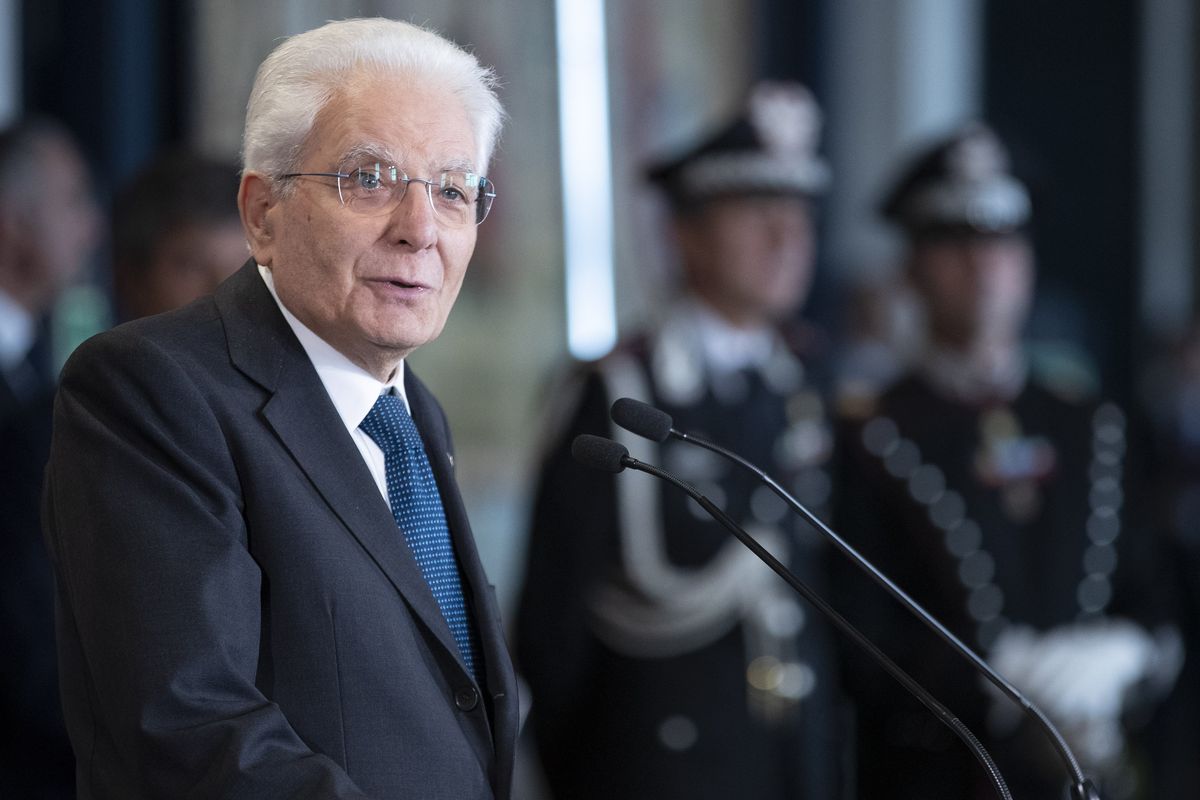 Mattarella salva il medico eroe ma tace sui «dannati» del Covid