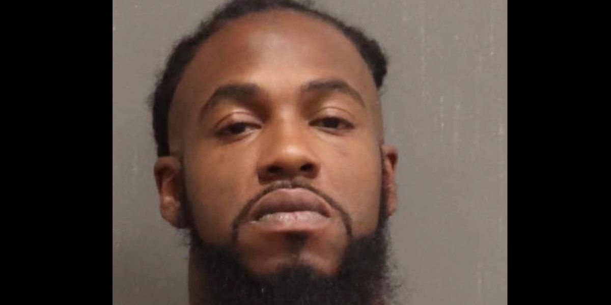 NextImg:Manhunt under way for Nashville police chief's 'estranged' rapist son, who is suspected of shooting two officers