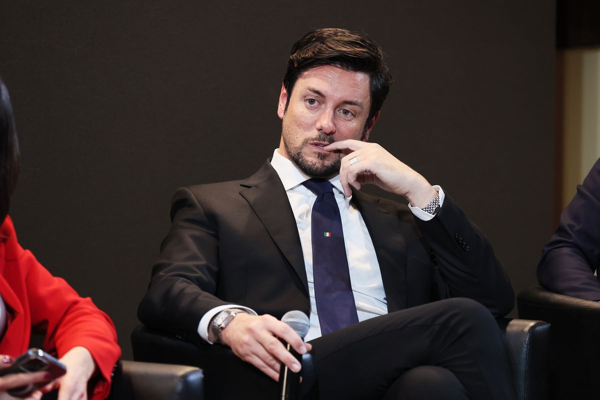 Tutti contro Giambruno. Ma solo ora