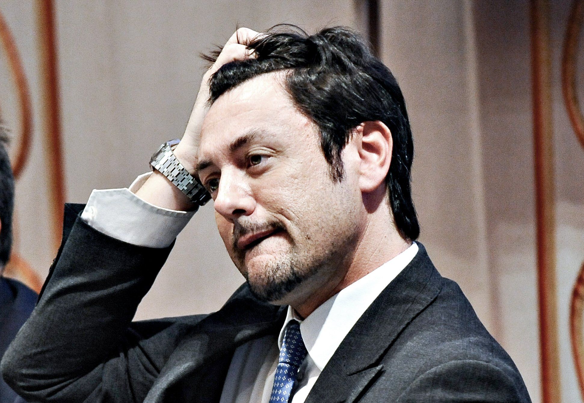 Giambruno rimane a Mediaset ma deve dire addio alla conduzione