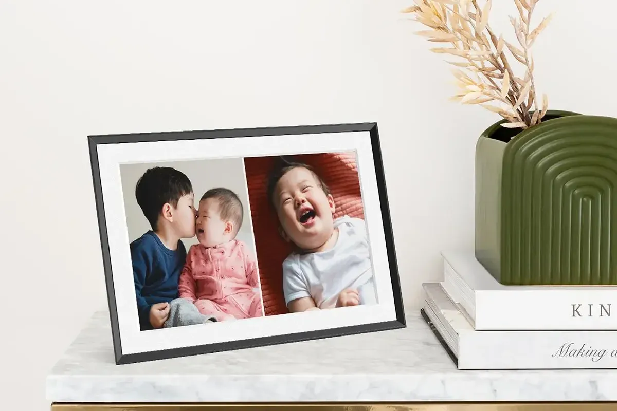 a photo of Aura Carver Mat digital frame